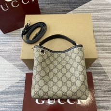 Gucci Shopping Bags